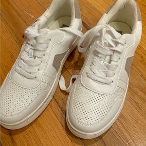 Mia sneakers NWT size 8 women